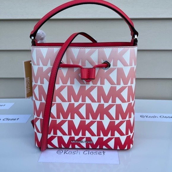 Michael Kors Handbags - Michael Kors Bucket bag Suri Medium Graphic Ombre Print Leather Coral Reef Multi
